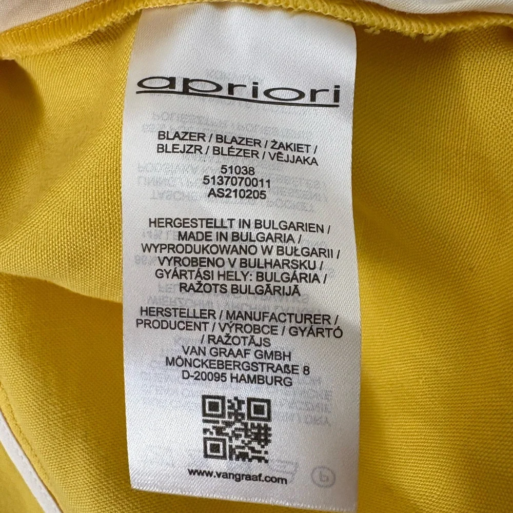 Chic Yellow Women's Blazer - Picture 4 of 5